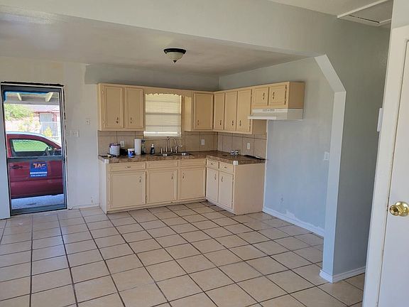 3rd image of 577 Avenida Del Sol