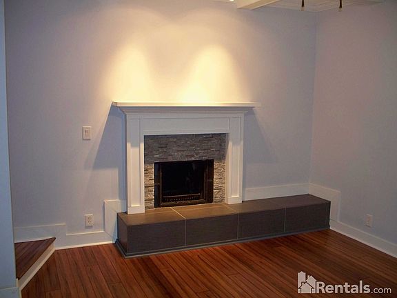 4th image of 231 E Park Ave
