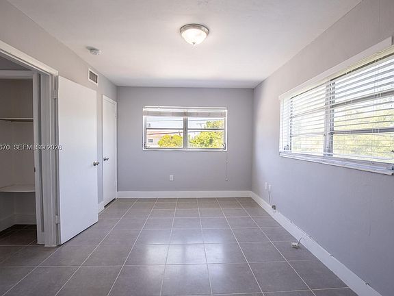 5th image of 1960 NE 161st St APT 201
