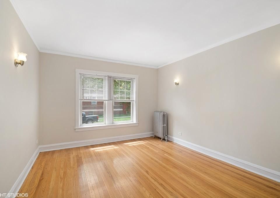 1st image of 2110 W Ainslie St #S11