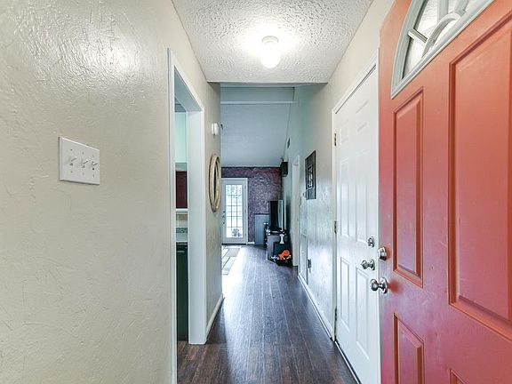 3rd image of 1010 W Belgravia Dr