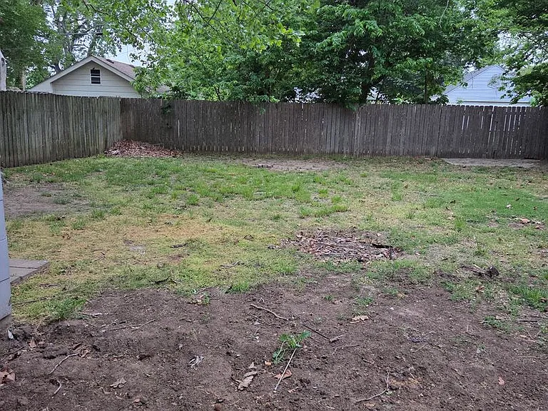 1739 S Glenn St — Photo 14