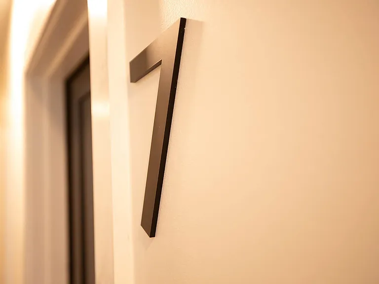 411 W Portage Ave #7 — Photo 7