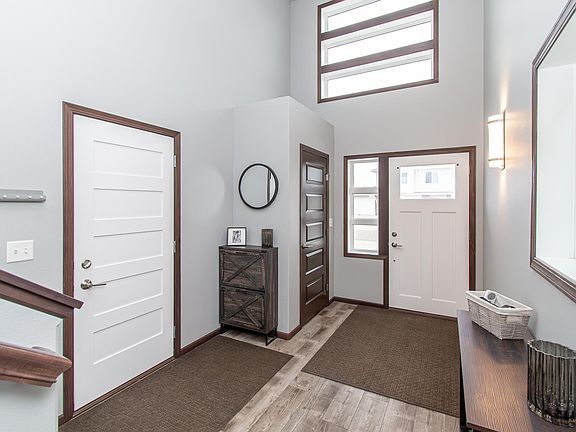 3rd image of 789 Albert Dr W