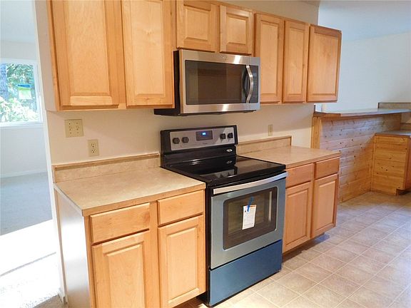 3rd image of 441 NE Matthew Dr