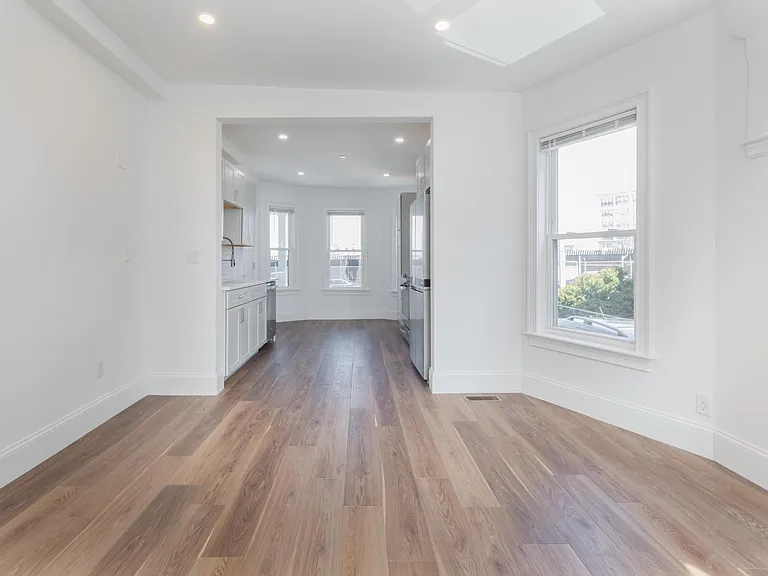 143 E Cottage St #1 — Photo 16