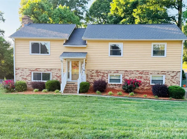 2600 Providence Dr, Gastonia, NC 28052