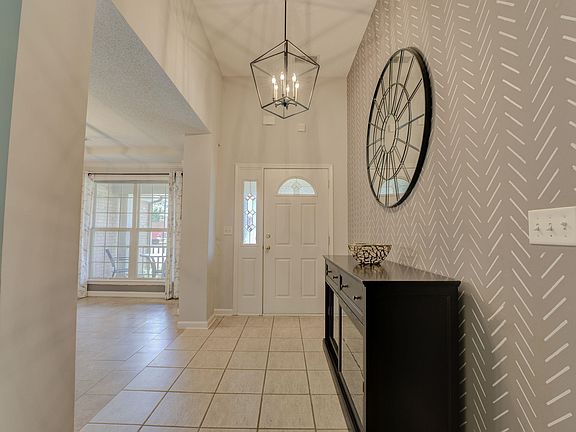 4th image of 384 Steadman Ln