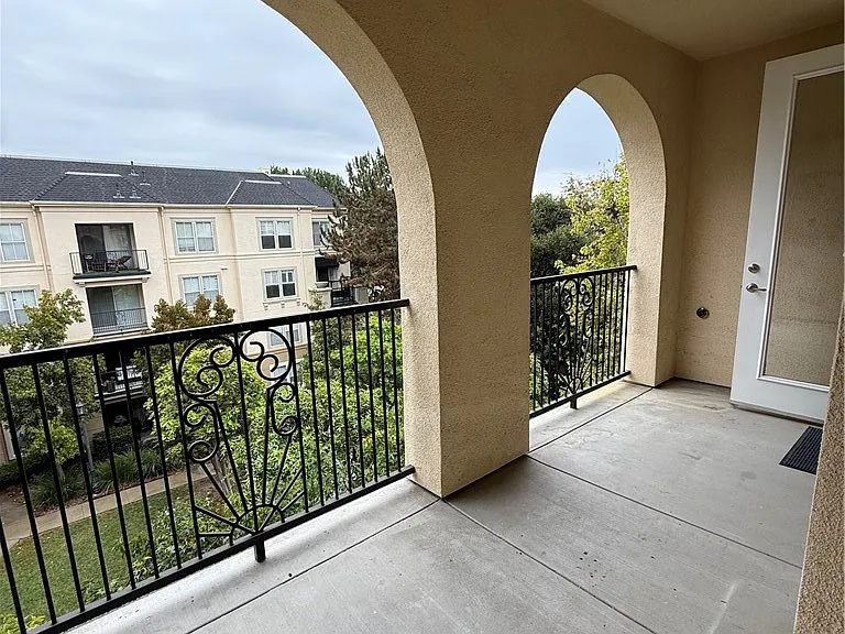 2457 Watermarke Pl #2457 — Photo 8