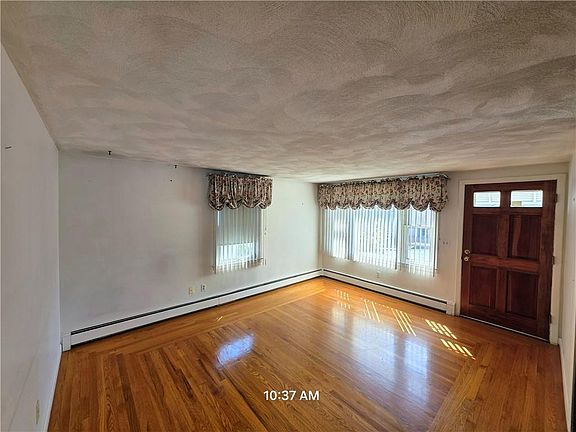 3rd image of 223 Wallace St