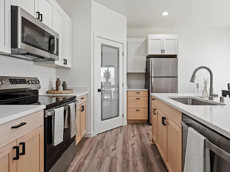 638 G St NE — Photo 37