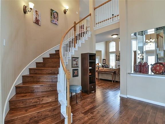 3rd image of 1012 Muirfield Dr
