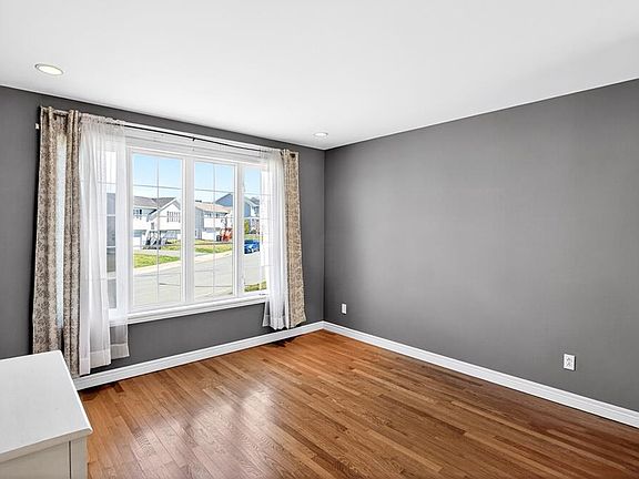 4th image of 2 Rathburn Drive