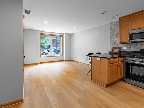 3rd image of 3552 S Giles Ave Unit 1S
