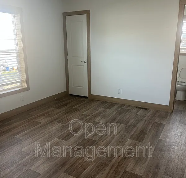 825 1st Ave E #83 — Photo 7