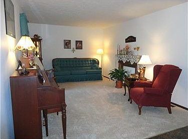 3rd image of 824 Glendale Ct
