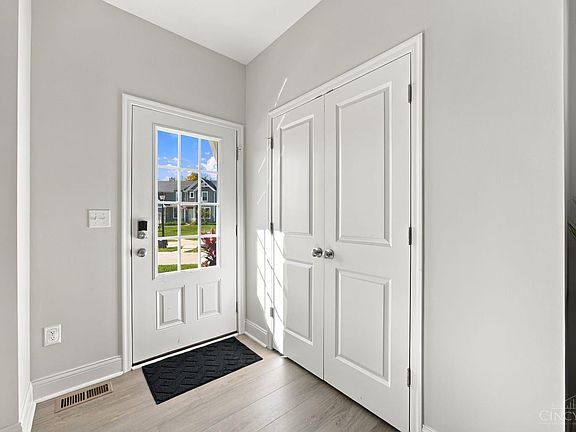 3rd image of 969 Crestpoint Ct