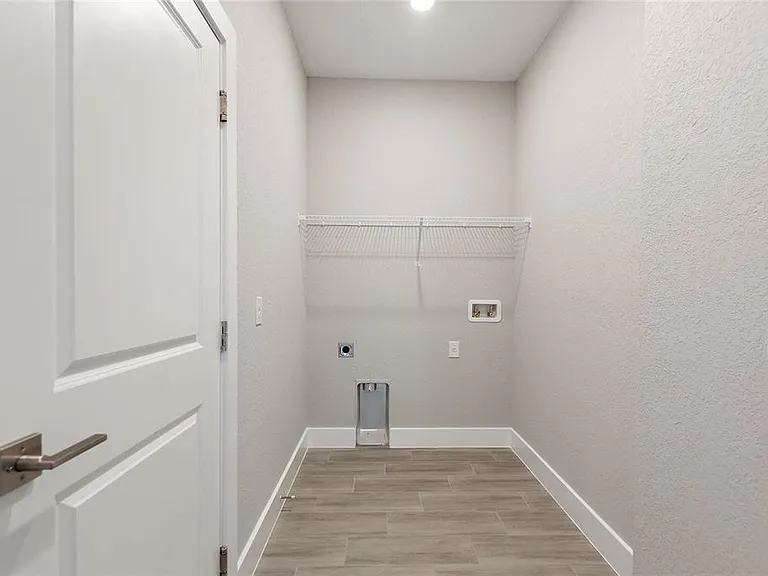 802 James Dr — Photo 23