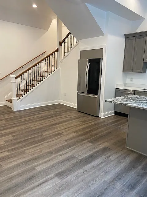 3 bed, 1000 sqft, $2,200 — Photo 2