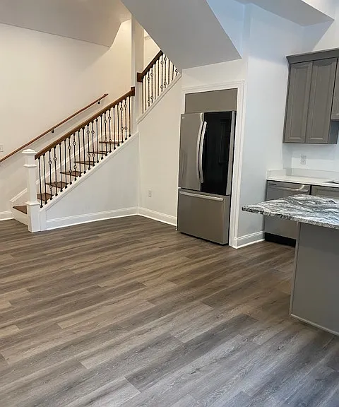 405 Hancock St — Photo 2
