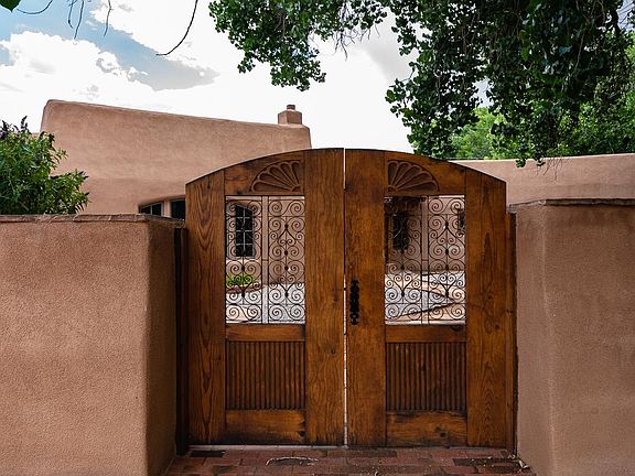 3rd image of 1022 Acequia Trl NW