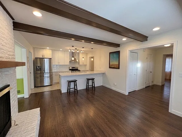 3 bed, 2.5 bath, 2144 sqft, $3,750 — Photo 3