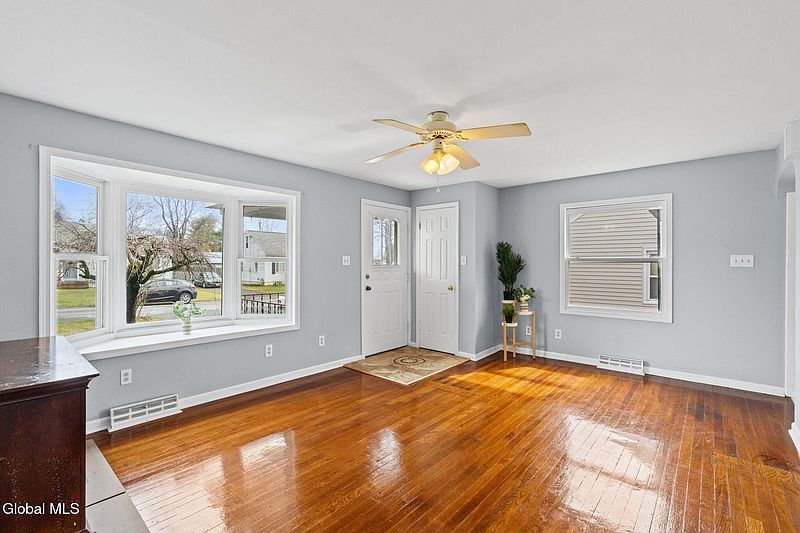 2nd image of 3275 Franklin Street