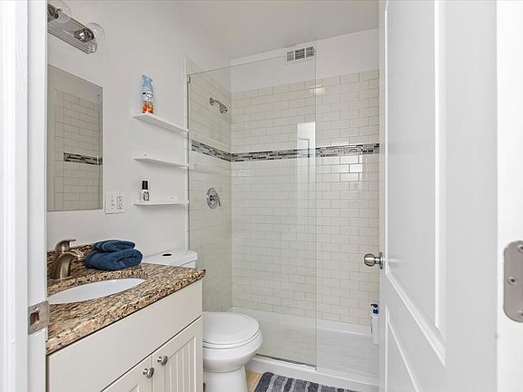 2nd image of 1214 W Belmont Ave #2F
