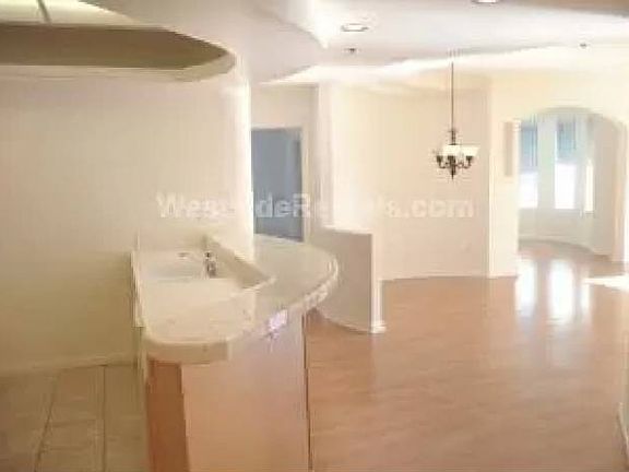 3rd image of 540 N Rossmore Ave APT 202