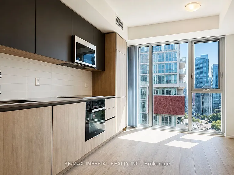 400 King St W #1716 — Photo 5
