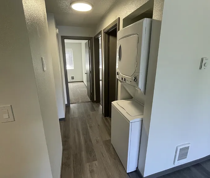Shoreside Village Apartments — Photo 14