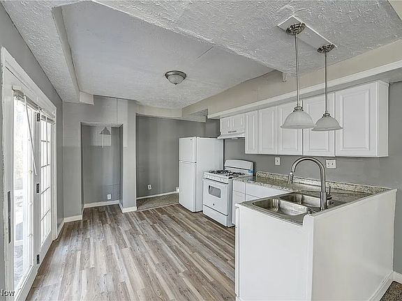 5th image of 3219 Marvin Ave #D