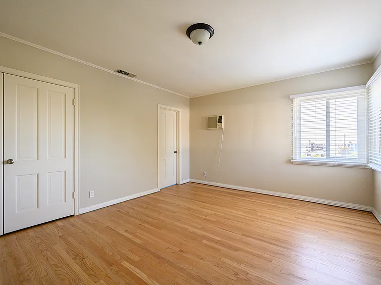 1763 Kelton Ave — Photo 13