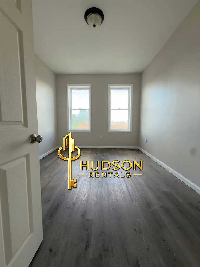 2 bed, 800 sqft, $1,750 — Photo 4