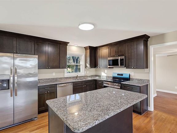 3rd image of 519 Meadowlawn Dr