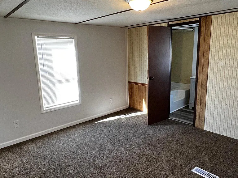 312 Becky Ln — Photo 5