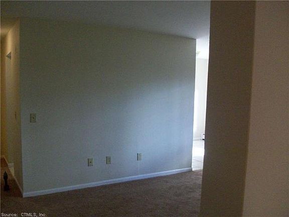 3rd image of 26 Essex Ct