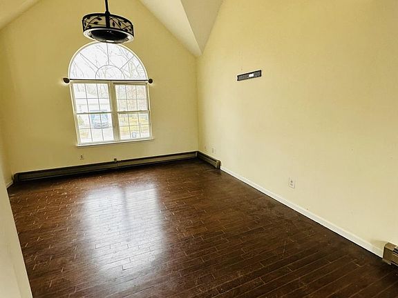 3rd image of 62 Franklin Ave