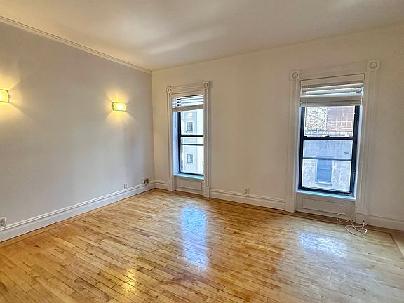 4th image of 858 Lexington Ave APT 5