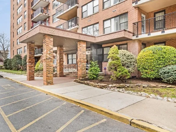 225 Saint Pauls Ave APT 4S, Jersey City, NJ 07306