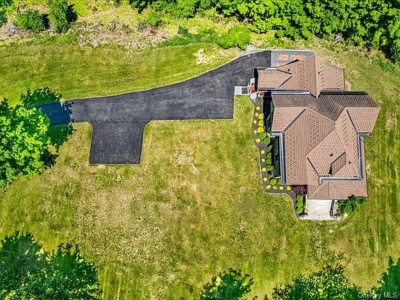 2nd image of 2 Pine Hill Road