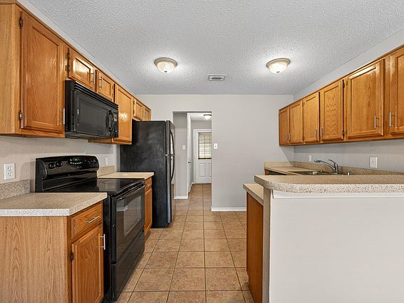 5th image of 2803 Glen Hollow Cir