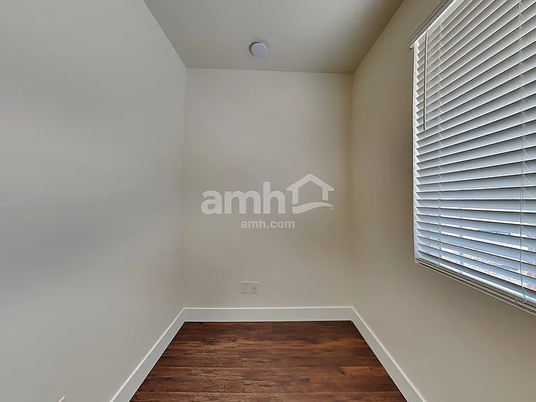 1422 N Barkvine Ave — Photo 8
