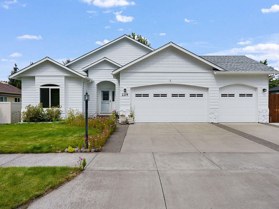1st image of 2234 SE Pilatus Ln