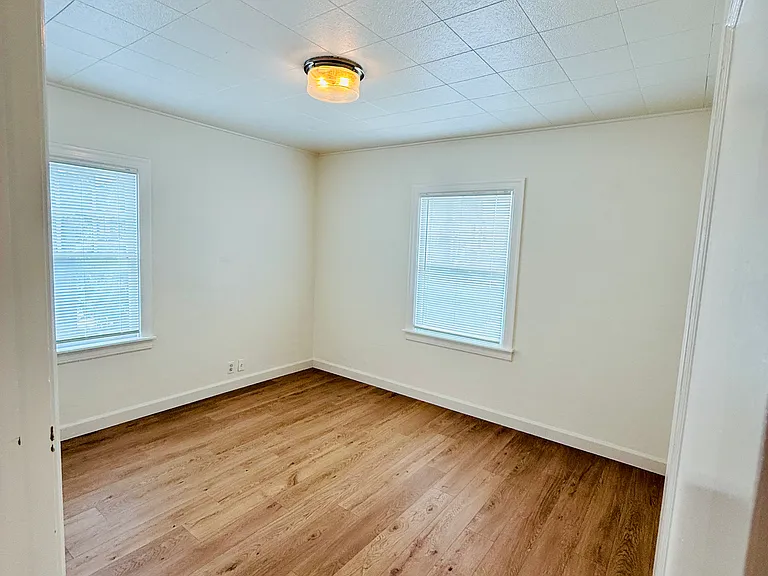 215 Coombs St — Photo 19