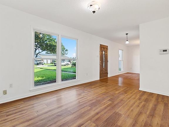4th image of 3805 Greenbriar Ln