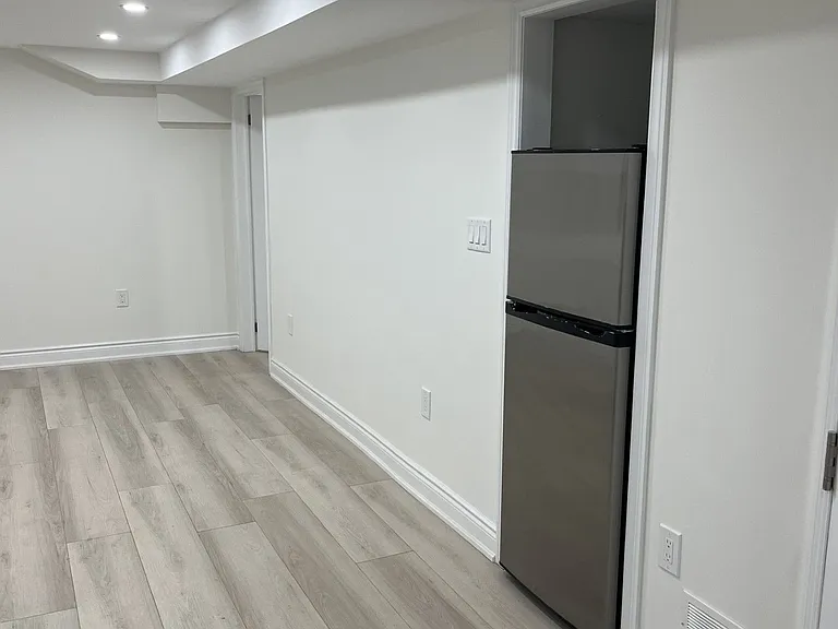114 Mill St N — Photo 2