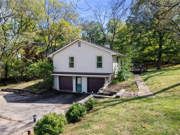 201 E Pope Ln, Smithville, MO 64089