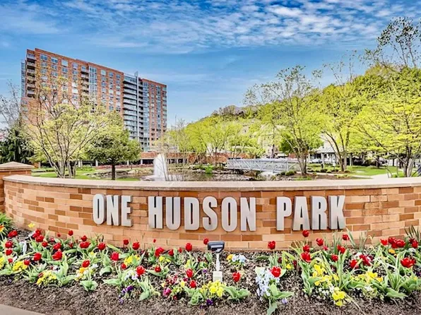 1709 Hudson Park image 1 of 11