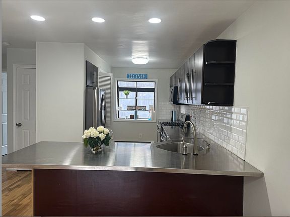 5th image of 72 Henry St APT 11B